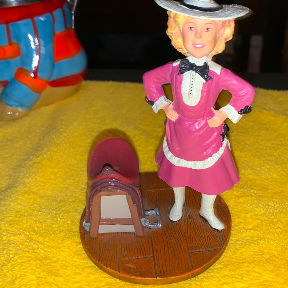 Shirley Temple Antique Collectible Figurine “The Little Colonel” 1 of 18 4.75”